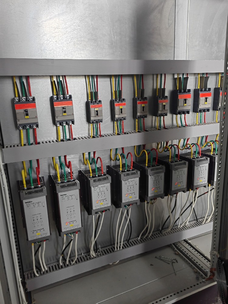 电力调解器负载电压加不上去是什么缘故原由？？？？？？？？