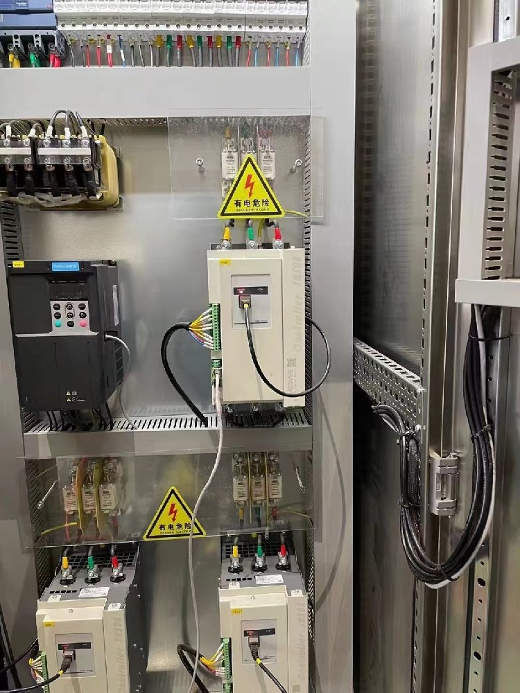 在医疗装备中使用电力调解器，，，，，，需要重点关注哪些特殊的清静标准？？？？？？