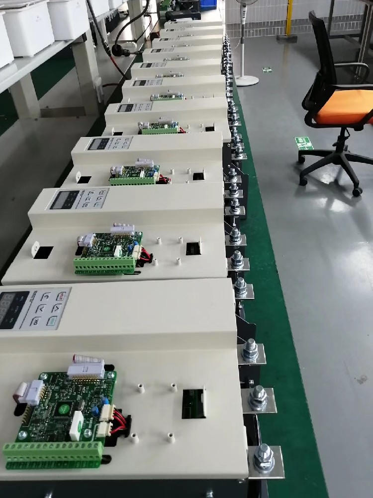 电力调解器与变频器在某些应用场景下功效有重叠，，，，，，怎样决议使用哪一个？？？？？？