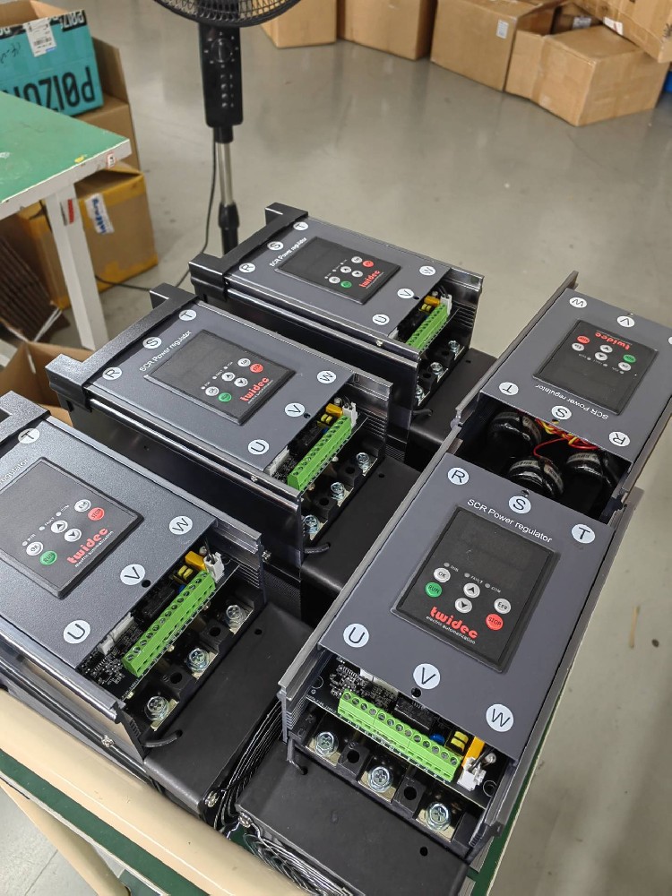 接入的电网电压波动凌驾电力调解器额定规模，，，，，该接纳什么步伐；；；；；；；ぷ氨覆槐凰鸹？？？？？？？