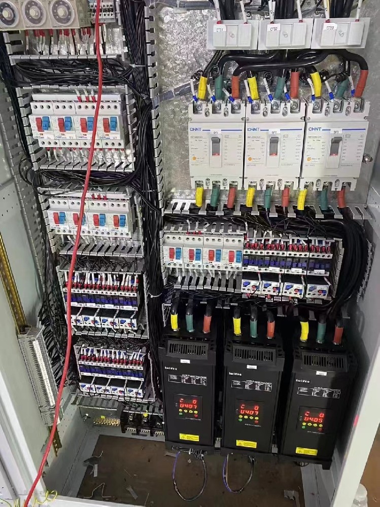 电力调解器运行一段时间后，，，，，，，显示的电流值与现实丈量值误差较大，，，，，，，是什么缘故原由导致丈量禁绝，，，，，，，该怎样校准？？？？？